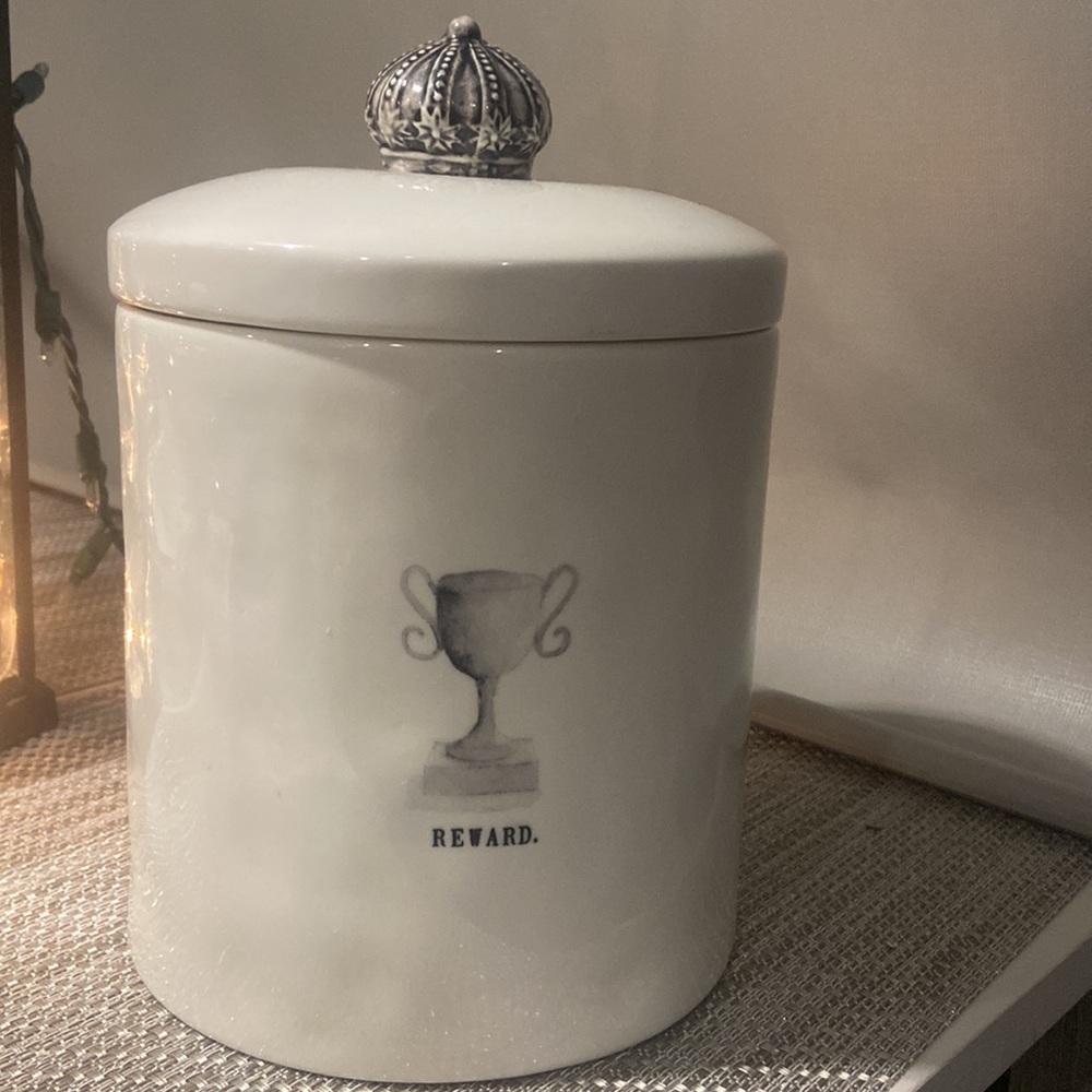Rae Dunn reward crown canister